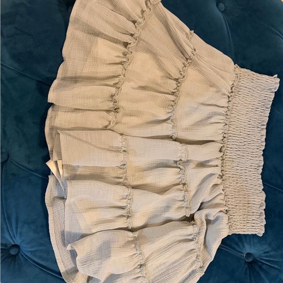 Elegant Cream Ruffled Skort - Picture 3 of 5